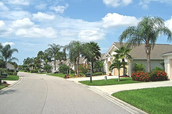 street with florida houses