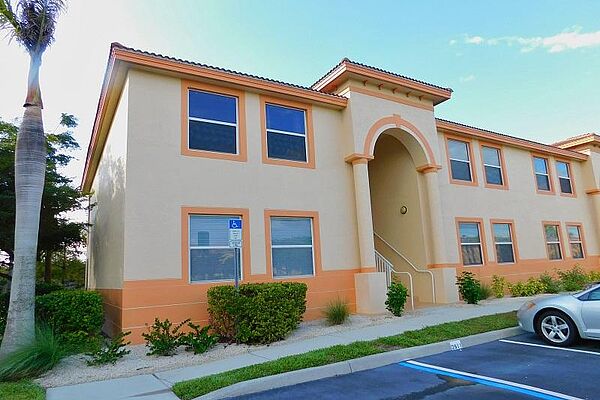 15440_bellamar_circle_2912_building_exterior