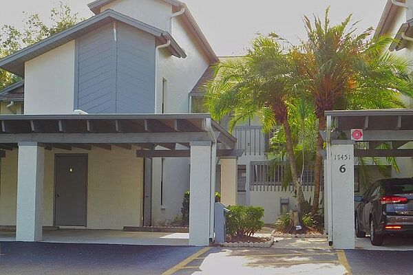 17451_overhill_drive_e_building_front