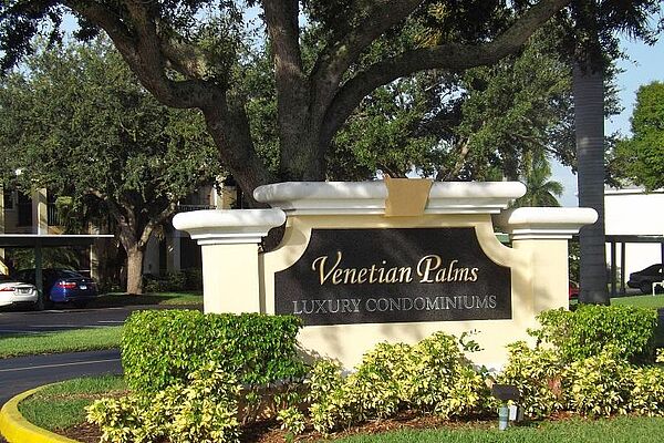 venetian_palms_entry_sign