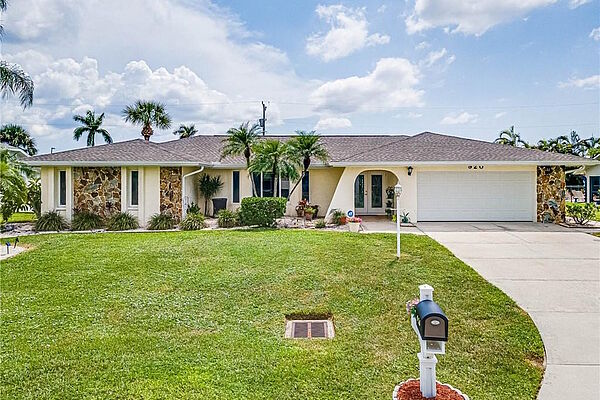 Single Family Home in Cape Coral